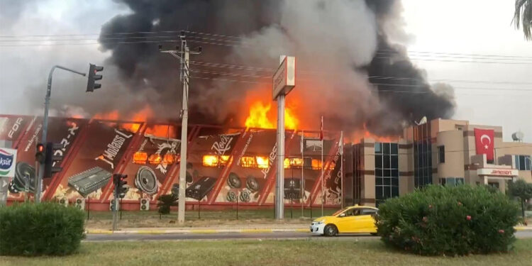 Mersin'de elektronik eşya fabrikasında yangın