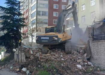 Yenimahalle'de metruk yapılara geçit yok