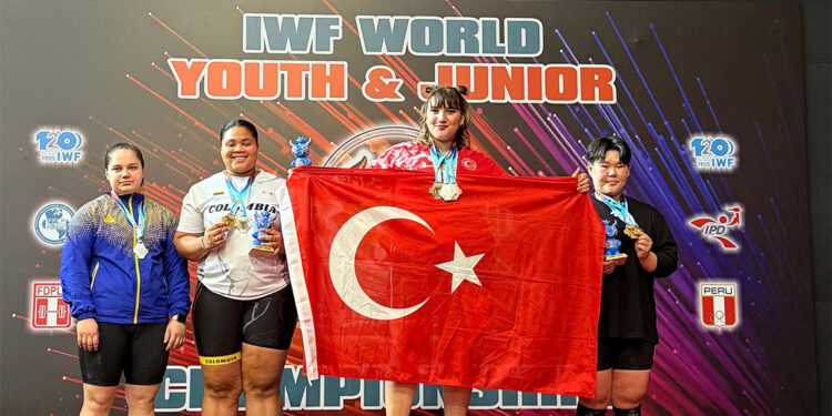 Milli halterci Fatmagül Çevik dünya şampiyonu oldu