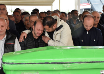 Metrobüs kazasında ölen Ebru, son yolculuğuna uğurlandı