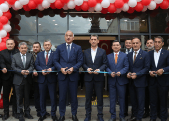Metruk bina modern kütüphaneye dönüştü; açılışı Bakan Ersoy yaptı