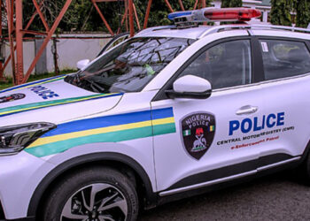 Nijerya'da yolcu otobüsü kamyona çarptı: 19 ölü