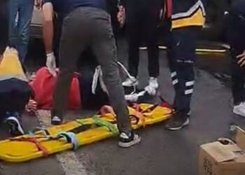 Şanlıurfa'da öğrenci servis minibüsü TIR'a çarptı: 9 yaralı