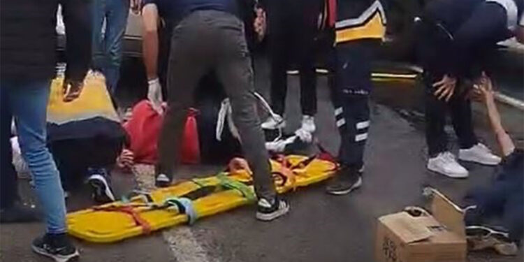 Şanlıurfa'da öğrenci servis minibüsü TIR'a çarptı: 9 yaralı