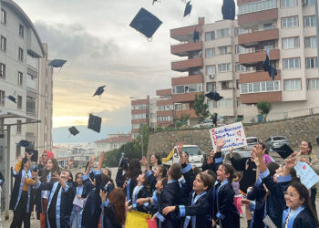 Kanser tedavisi gören öğretmene sürpriz ziyaret