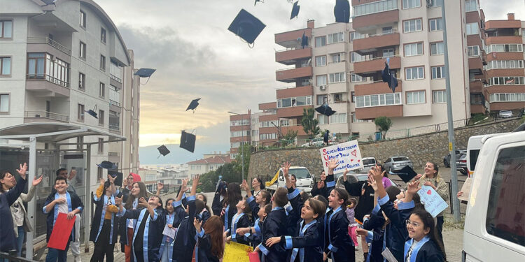 Kanser tedavisi gören öğretmene sürpriz ziyaret