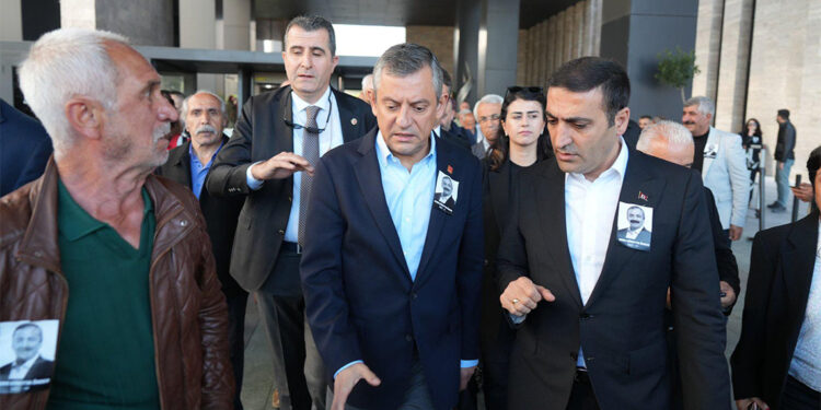 Özgür Özel'e saldıran saldırgan, 2 çocuğunu öldürmekten sabıkalı çıktı