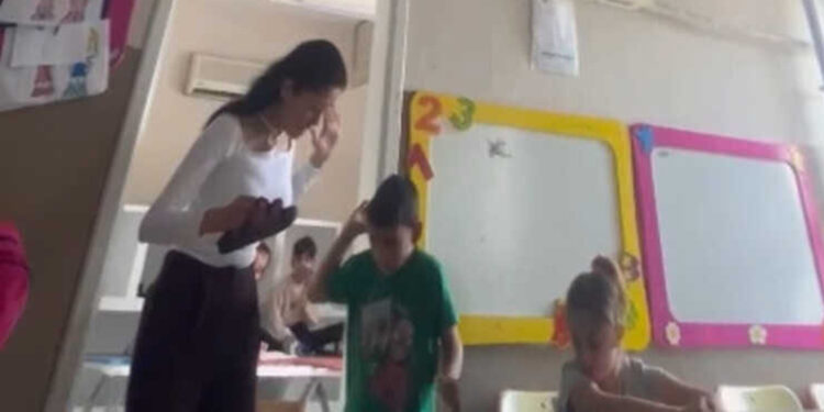 Öğretmenin, özel gereksinimli öğrencilere şiddeti kamerada