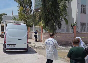 Okulun bahçesinde silahlı saldırıya uğrayan öğretmen öldü