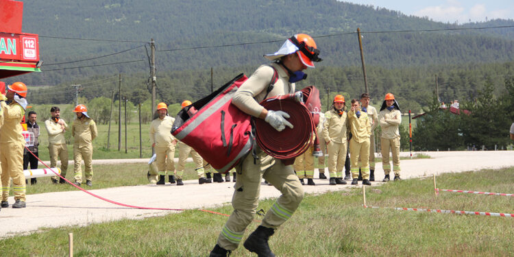 Orman Bölge Müdürlüğü ekiplerinin yangın söndürme yarışması heyecanı