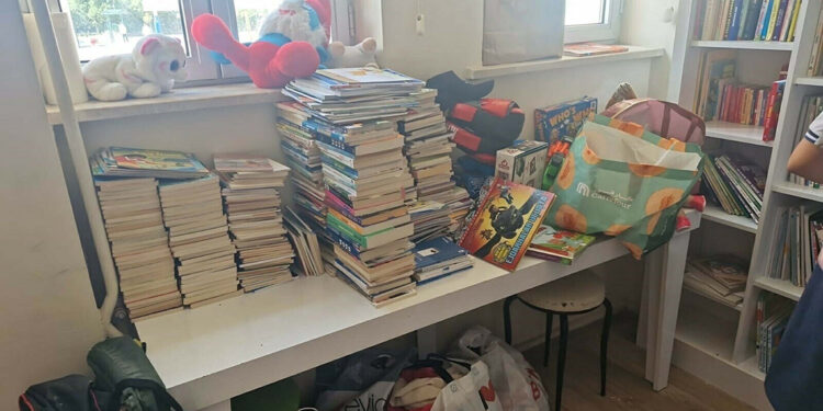 Ortaokul öğrencilerinden depremzede kardeşlerine kitap bağışı