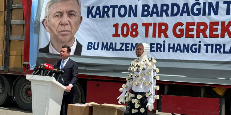 Osman Gökçek'ten karton bardak iddiası: Vurgun yapıyorsunuz