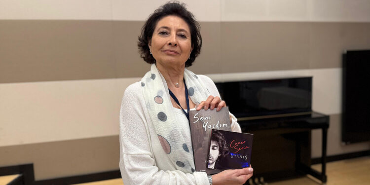 Otizmli oğluyla hayat mücadelesini kitaplaştırdı