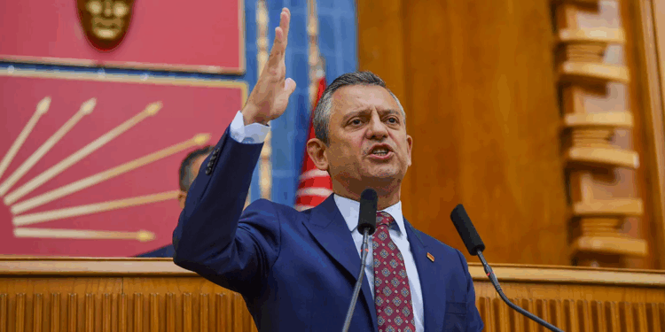 Özel'den saldırı açıklaması: Cesaretiniz varsa eli dolu yollayın