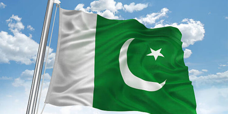 Pakistan ve Hindistan hava sahalarına yönelik yasakları bir ay uzattı