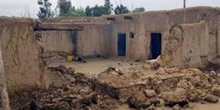 Pakistan'da fırtına: 18 ölü