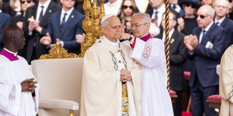 Papa 14'üncü Leo resmen göreve başladı