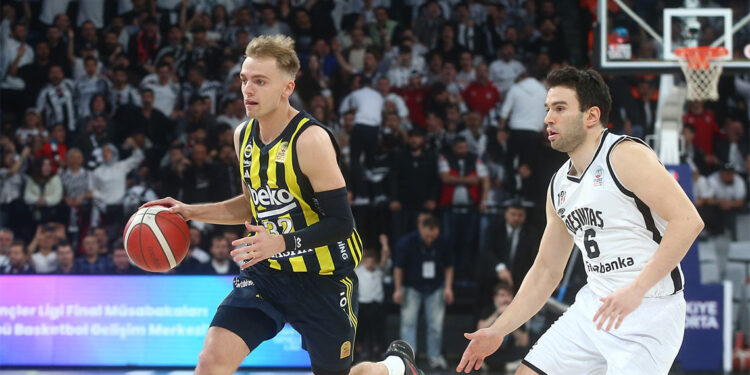 Beşiktaş Fibabanka-Fenerbahçe Beko'yu mağlup etti