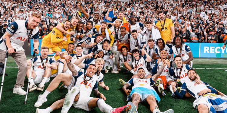 Tottenham tarihi bir başarıya imza attı