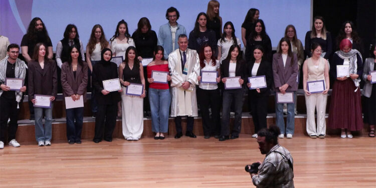 Öğrencinin başarısını görünür kılmak, sürdürülebilir öğrenmenin temelidir