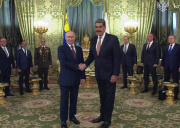 Putin Venezuela Devlet Başkanı Maduro ile Kremlin'de bir araya geldi