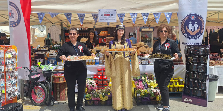 Polis eşlerinden, şehit ve gazi çocukları yararına kermes