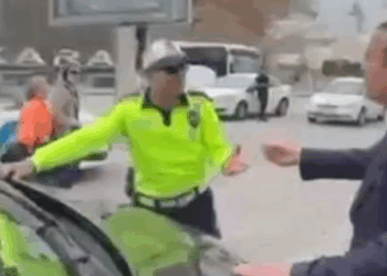 Polisin üzerine aracı süren CHP'li Adnan Beker'in şoförüne soruşturma