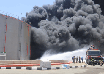 Port Sudan'da patlama: Limanda çıkan yangına müdahale ediliyor