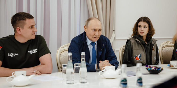 Putin, Kursk bölgesini ziyaret etti