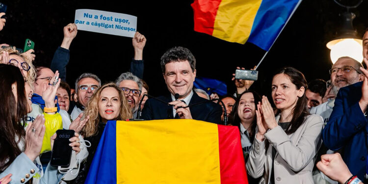 Romanya'da cumhurbaşkanı seçimini Nicuşor Dan kazandı