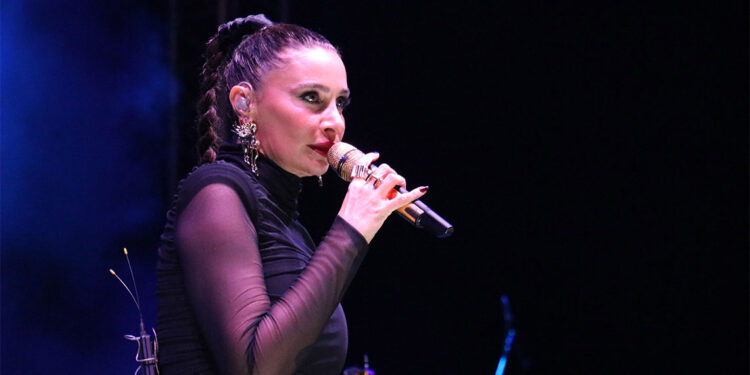 Sıla Antalya'da sahneye çıktı