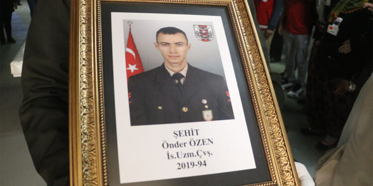 Şehit uzman çavuş Önder Özen'in cenazesi memleketine getirildi
