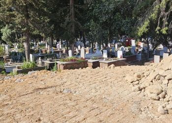 Selanik göçmenlerine ait mezarlardan yol geçecek endişesi
