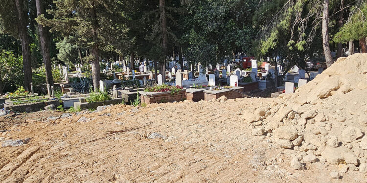 Selanik göçmenlerine ait mezarlardan yol geçecek endişesi