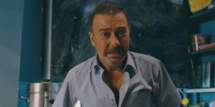 Babasının vefat haberini filmin setinde aldı çekimlere devam etti