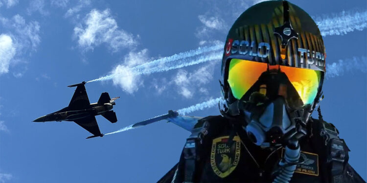 SoloTürk'ün uçak içi görüntüleri paylaşıldı