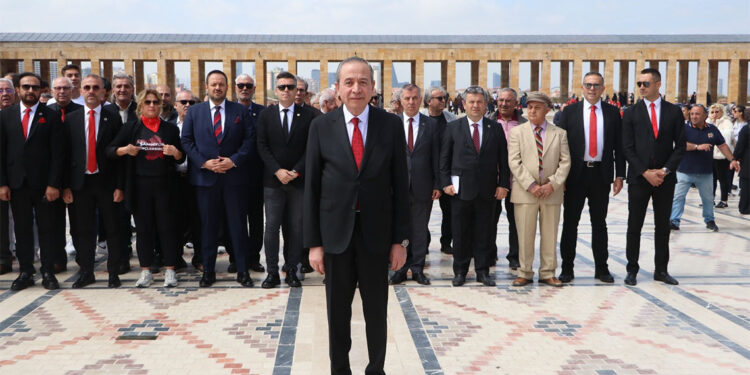 Gençlerbirliği takım halinde Anıtkabir'i ziyaret etti