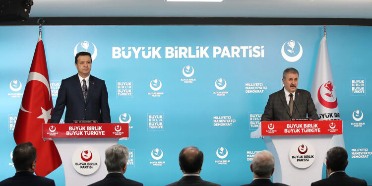 Saadet Partisi lideri Arıkan, Mustafa Destici'yi ziyaret etti