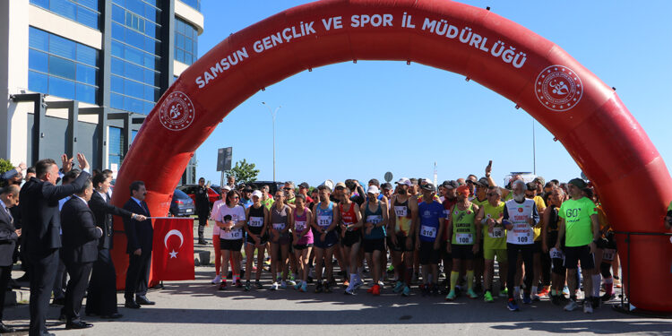 Samsun’da 19 Mayıs Uluslararası Yarı Maratonu başladı