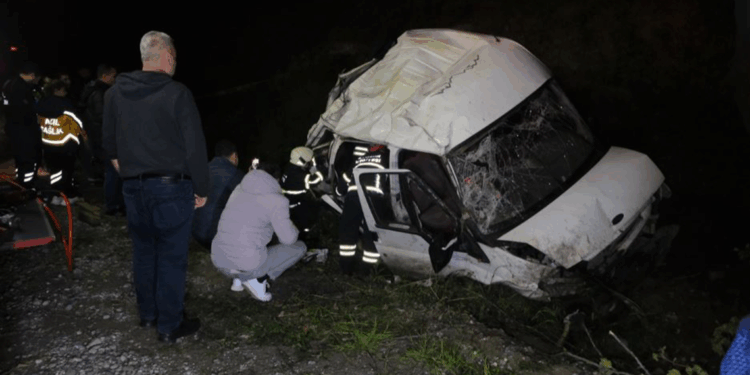 Samsun'da minibüs şarampole devrildi; 1 ölü, 4 yaralı