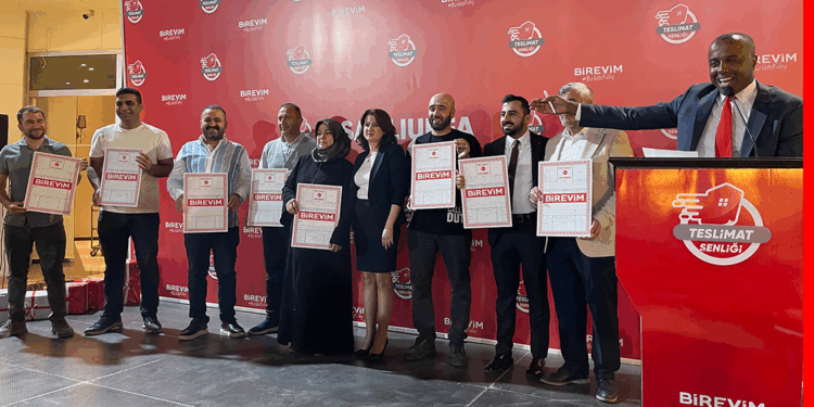 Şanlıurfa'da ev sahibi olan 500'ü aşkın aileye yönelik teslim töreni