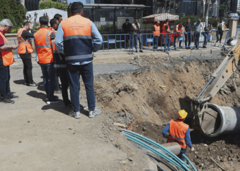 Sarıyer'de çöken yolda alt yapı çalışmaları sürüyor
