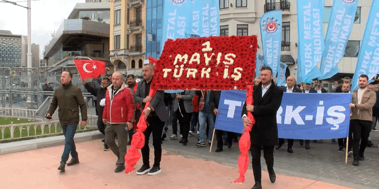 Sendikalardan Taksim'de 1 Mayıs kutlaması