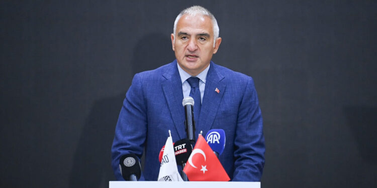 Sezai Karakoç'un hayatında bir hazine saklıdır