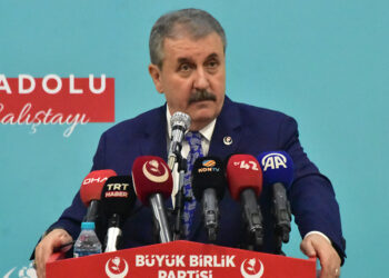 Silah bırakma işi sadece PKK'yla sınırlı kalmamalı