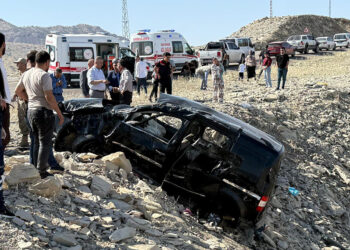 Şırnak'ta hafif ticari araç şarampole devrildi: 3 ölü, 3 yaralı