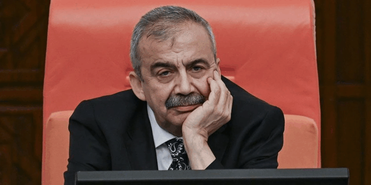 Sırrı Süreyya Önder hayatını kaybetti