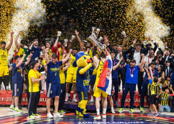 Sporculardan, Fenerbahçe Beko'ya tebrik mesajı