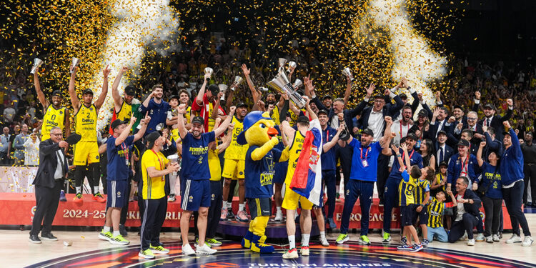 Sporculardan, Fenerbahçe Beko'ya tebrik mesajı