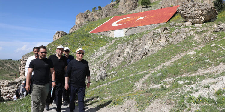Palu Kalesi'nde arkeolojik kazı çalışmaları başladı